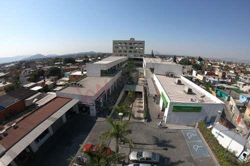 Renta De Local Comercial En Plaza Novum, Jiutepec, Morelos: La Oportunidad Ideal Para Empresas De...