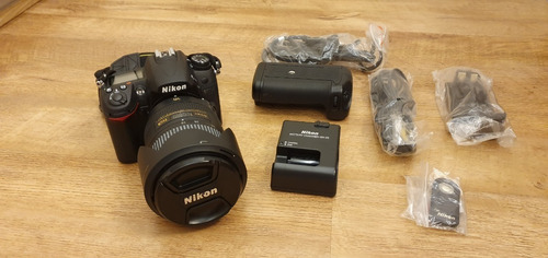 Nikon D7000 - Lente 18mm - 300mm - Pouquissimo Uso
