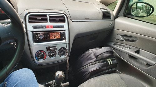 Fiat Punto 2011 1.4 Attractive Flex 5p