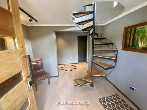 Casa En Venta De 3 Dorm. En Las Condes