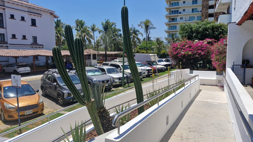 Departamento En Venta Amueblado En Marina Vallarta En Puerto Vallarta, Jalisco