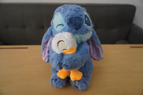 Peluche Stitch Con Patito 30cm Celeste