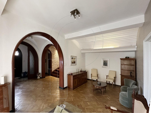 Venta Exclusiva Casa Con Piscina Y Barbacoa En El Prado, Montevideo