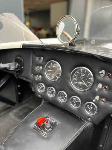 Ford Cobra V8