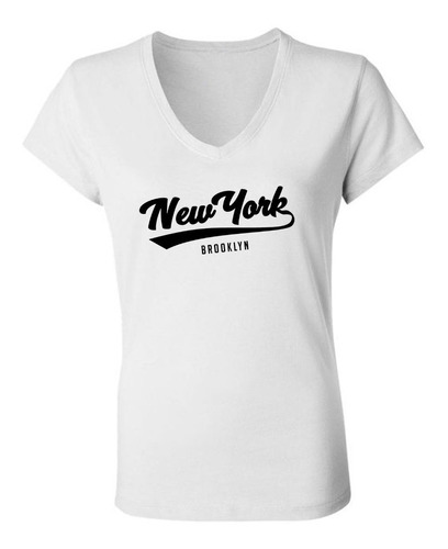 Remera Nueva York / Brooklyn Logo Mujer Escote V 