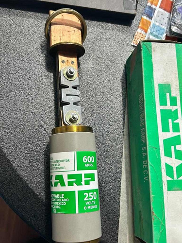 Fusible Renovable Karp 600 Amperes 250 Volts