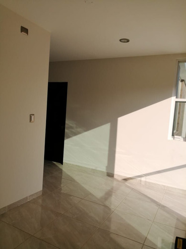 Hermosa Residencia En La Condesa Juriquilla, Estudio O 4ta Rec En Pb, Jardín,.