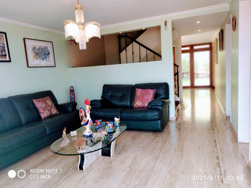 Imagen 8 de 25 de Qta En Venta Calle Cerrada Con Garita Y Portón Electrico. Los Naranjos Del Hatillo