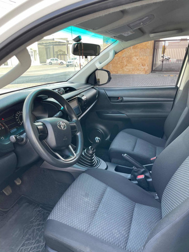 Imagen 13 de 15 de Toyota Hilux 2018 2.7 Cabina Doble Mt