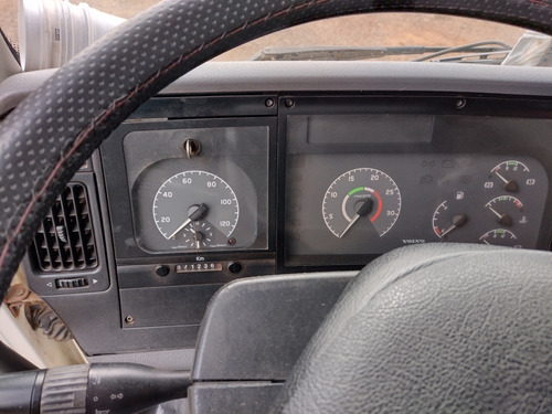 Imagem 4 de 13 de Volvo Vm 260