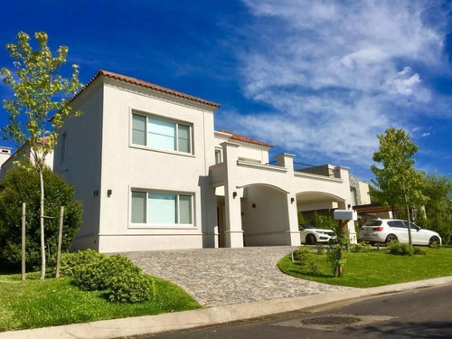Casa En Barrio Los Lagos Nordelta