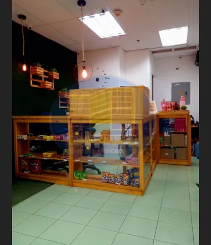 Se Alquila Local Comercial.