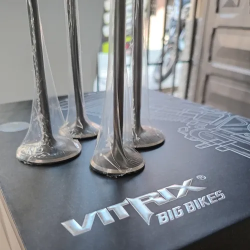 Juego De Válvulas Admisión Y Escape Ktm Duke 390 Vitrix