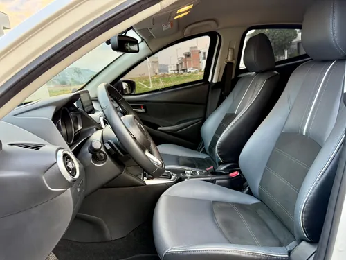 Mazda 2 1.5 Grand Touring Lx blindaje 2