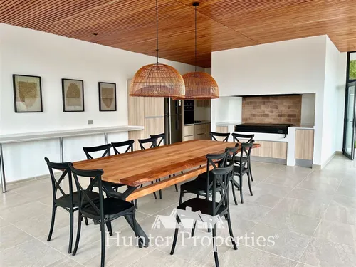 Lujoso Dpto. En Venta De 4d + Sala De Estar En Las Rastr