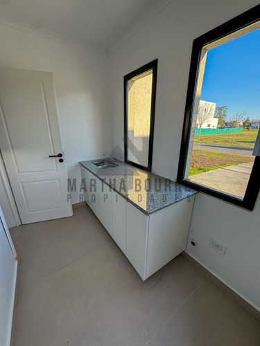 Casa En Venta En Santo Tomas, Pilar, G.b.a. Zona Norte