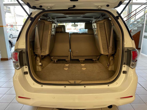 Imagen 13 de 15 de Toyota Sw4 2013 3.0 Srv Cuero I 171cv 4x4 5at