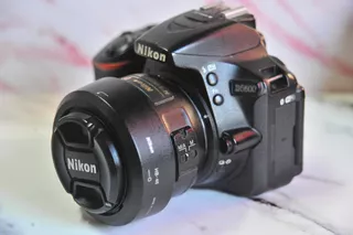 Nikon D5600 Dslr Body + Lente 35mm Una Joyita!!!