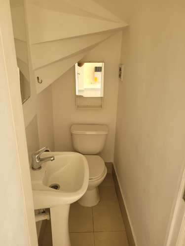 Casa De 3d 3b Mas Escritorio Y Quincho En Codominio Privado
