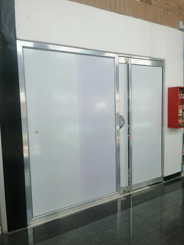 Imagen 3 de 6 de Eg Vende Local Centro Comercial Cristal Naguanagua