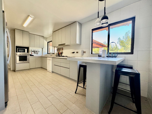 Excelente Ubicación, Casa Interior, 4d+4b+servicio+quincho