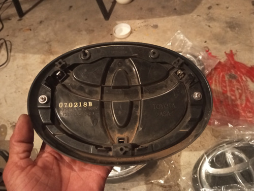 Emblema Original Toyota Hilux 2016-2020 - Parte 070218b (Usado)