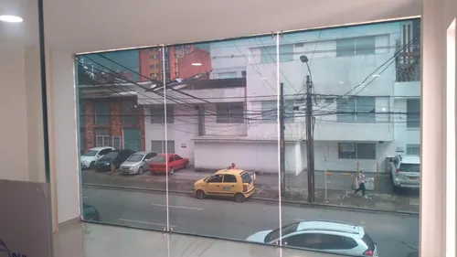 Oficina En Arriendo En Versalles. Cod A10077