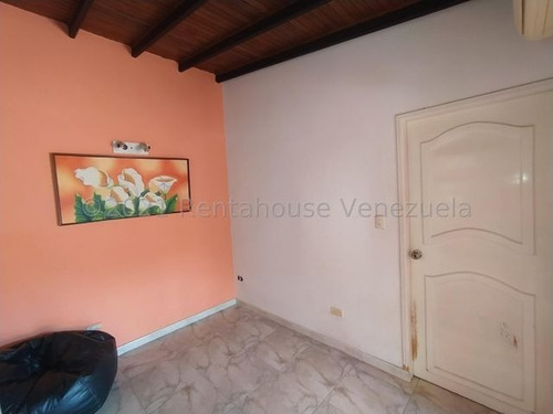 Imagen 21 de 25 de 22-6319 Mv. Apartamento En Venta Pent-house Urb. Campo Alegre, Turmero.