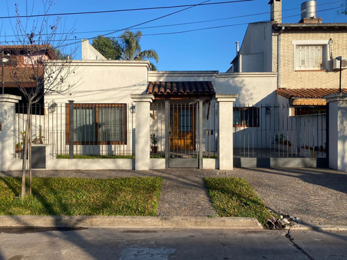 Venta Casa De 3 Ambientes Castelar