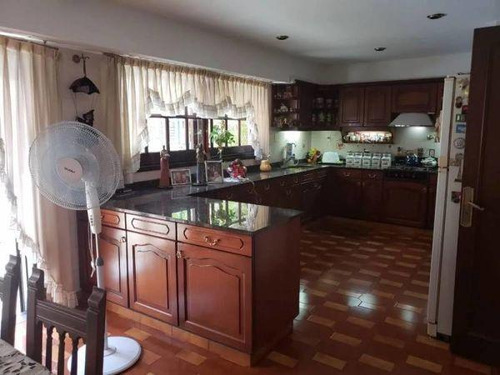 Villa Devoto - Venta Chalet En 2 Plantas, Garage