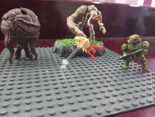 Mega Construx Halo Flood Tank Carrier Spora Y Master Chief (Usado)