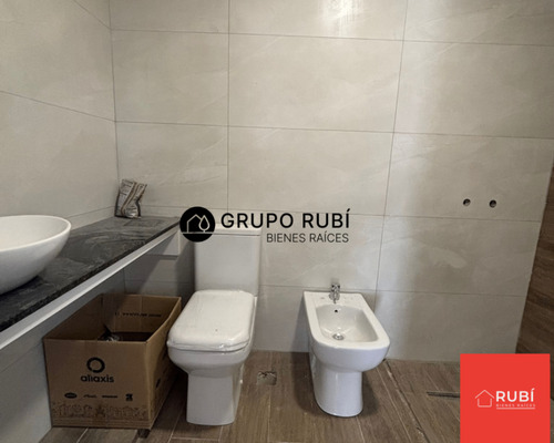 Venta De Apartamento 2 Dormitorios Duplex Con Patio Y Parrillero Tipo Casita