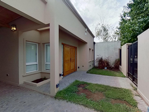 Casa De 2 Dormitorios En Manuel B Gonnet