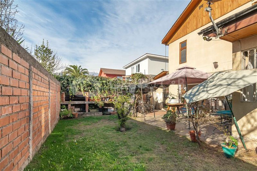 Casa En Venta De 5 Dorm. En Macul
