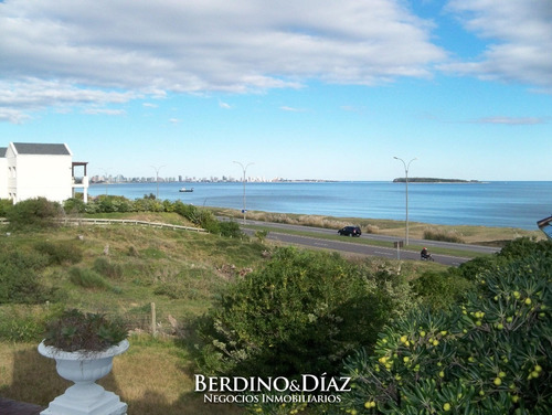 Esplendida Casa Frente Al Mar- Ref: 359