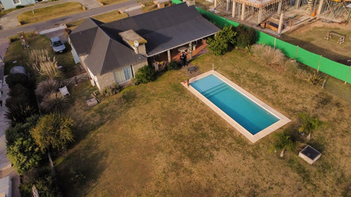 Casa En Venta - 2 Dormitorios 2 Baños - 1.400mts2 - General Rodríguez