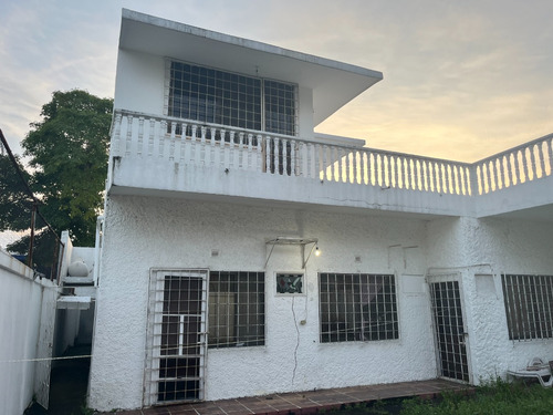Venta Residencia Fraccionamiento Framboyanes: Seguridad, Exclusividad Y Plusvalía Para Tu Inversión