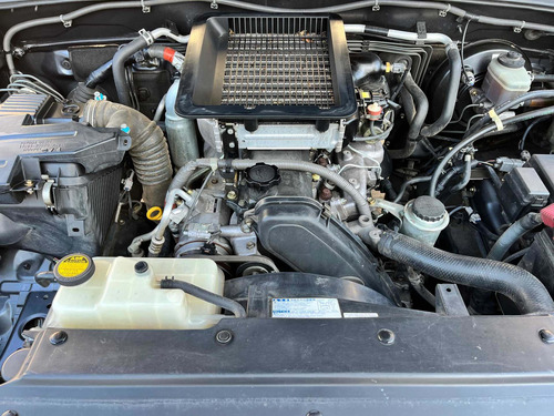 Imagen 9 de 12 de Toyota Land Cruiser 2005 Prado 3.0 4x4 Manual 7 Plazas