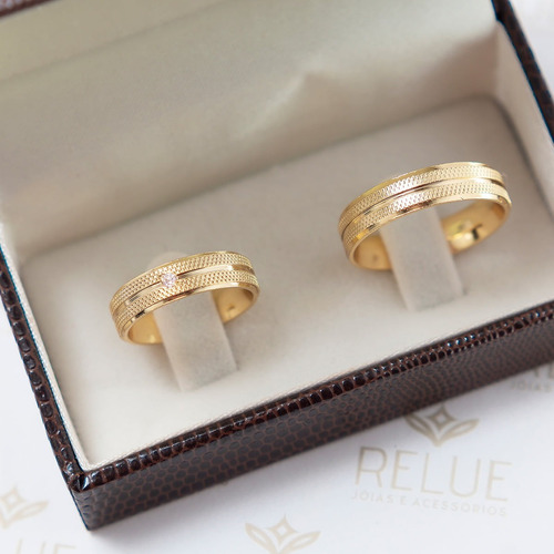Imagem 3 de 4 de Par De Alianças Banhada Ouro 18k 5mm Friso E Recartilhada