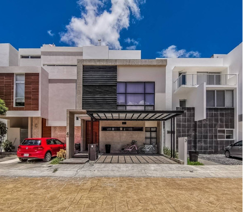 Imagen 1 de 30 de Casa En Venta. 3 Pisos 2 Recamaras. Residencial Arbolada, Cancún, Q.roo