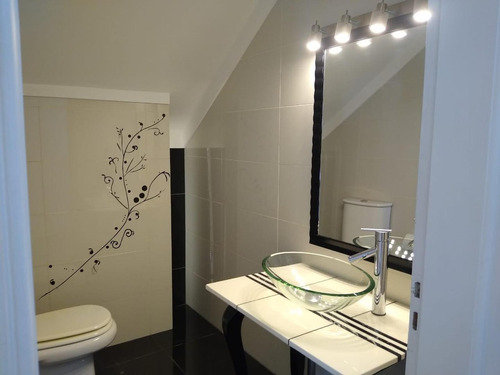 Importante Casa Estilo Francés Impecable Moderna