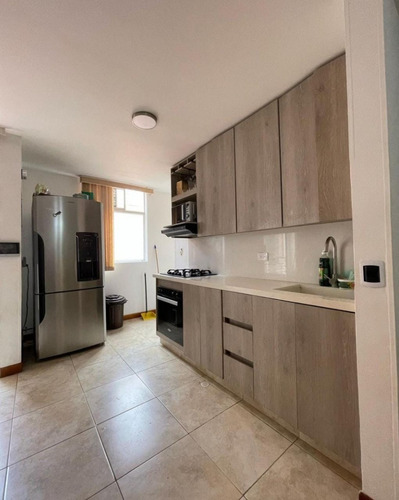 Apartamento Duplex  En La America 5 Piso Con Escalas Amplias Y Descansadas