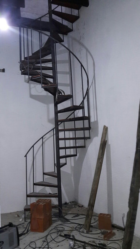 Escalera Caracol. Rectas Diseño Y Fabrico (Usado)