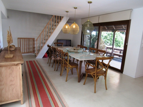 Casa En Alquiler En Península.- Ref: 6075