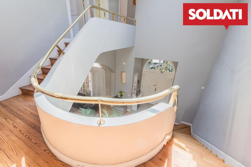 Venta - Casa 6 Ambientes - Coghlan