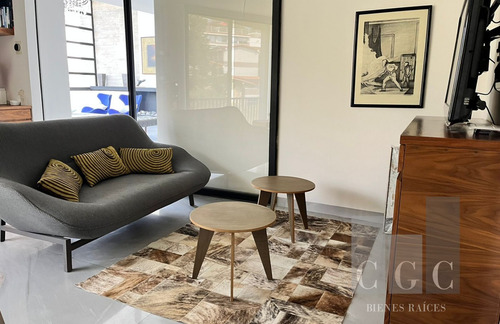Imagen 13 de 30 de Este Departamento En Realidad Es Una Casa Con Los Beneficios
