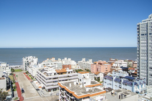 Departamento En Venta De 2 Dormitorios Con Vista Al Mar, Peninsula , Punta Del Este 