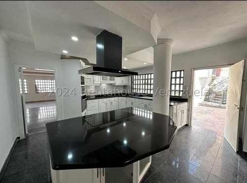 Casa Moderna Totalmente Remodelada, Con Amplios Espacios Iluminados Colinas De Guataparo 24-23018