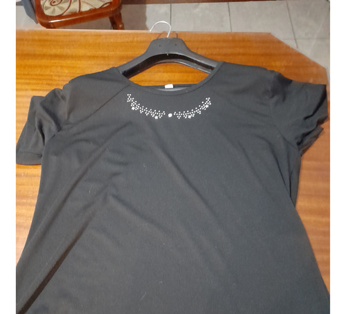 Remera Negra Con Apliques Plata T L