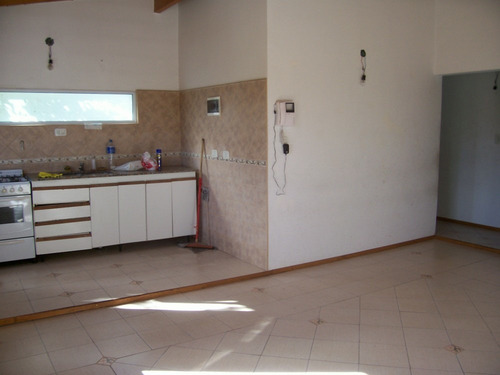 Imagen 4 de 7 de Venta De Departamento De 3 Ambientes Con Cochera En Adrogué